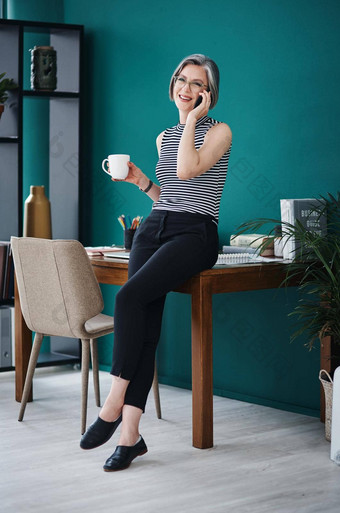 使感觉<strong>好听</strong>到回来客户女商人咖啡会说话的手机办公室