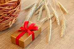 礼物盒子干小穗小麦木表格