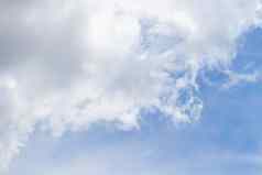 云天空白色云蓝色的天空