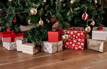 礼物集准备好了打开群礼物圣诞节树准备好了打开早....