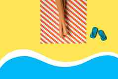 夏天假期布局娃娃腿海滩毛巾平池海滩黄色的背景