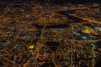 晚上视图伦敦飞机
