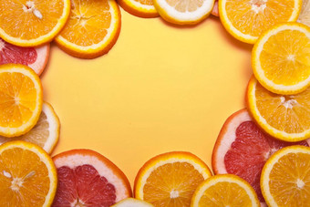 平躺片新鲜的橙色葡萄<strong>柚</strong>柠檬形成框架橙色背景明亮的夏天概念复制空间