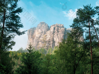 法尔肯斯坦砂岩岩石施拉姆施泰宁巨大的