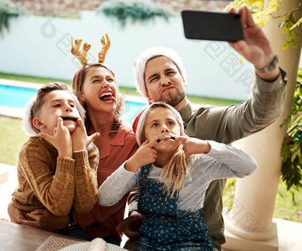 让分享特殊的场合爱家庭采取自拍圣诞节一天