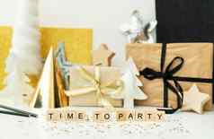 圣诞节聚会，派对时间五彩纸屑礼物树星星闪闪发光的丝带聚会，派对时间刻字一年