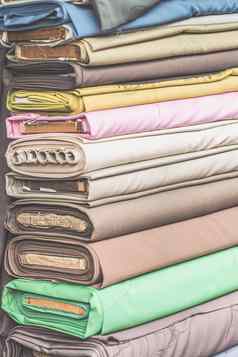 色彩斑斓的织物卷纺织商店行业卷明亮的彩色的织物