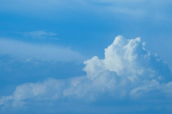 白色云毛茸茸的蓝色的<strong>天空</strong>自然Cloudscape<strong>背景</strong>摘要季节天气