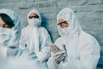 科维德流感大流行团队医疗保健工人穿保护佩普防止病毒传播检疫网站有关应答穿有害物质西装检查安全手套