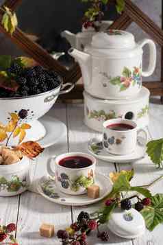 水果茶成熟的黑莓古董生活美丽的复古的集