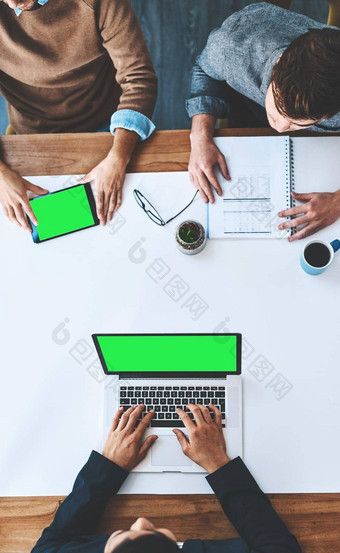 绿色屏幕Copyspace色度屏幕移动PC平板电脑办公室业务人会议讨论市场营销广告策略董事会