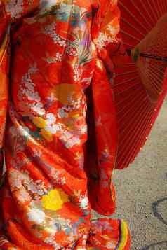 红色的日本人服装
