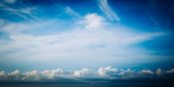 大气全景真正的照片美自然壁纸神奇的天空视图云积云卷云层云行壁纸设计背景画仙女演讲情绪白色黑暗蓝色的颜色