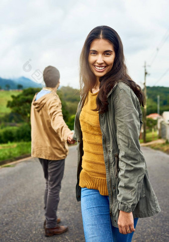 种类爱持<strong>有</strong>美丽的年轻的女人持<strong>有男朋友</strong>手