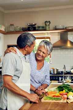 使烹饪时间成键时间快乐成熟的夫妇烹饪餐首页