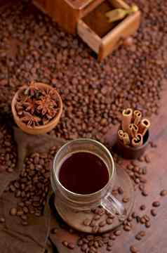 咖啡拿铁咖啡豆子木表格