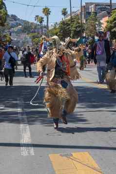成员这些该死的圣诞老人克鲁兹执行三旧金山狂欢节游行