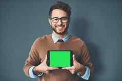 绿色屏幕复制空间浓度关键平板电脑监控网站市场营销促销活动肖像微笑快乐兴奋网络设计师显示网页应用程序技术工作室