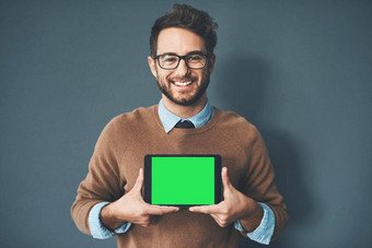 绿色屏幕复制空间浓度关键平板电脑监控网站市场营销促销活动肖像微笑快乐兴奋网络设计师显示网页应用程序技术工作室