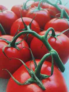 成熟的西红柿有机蔬菜健康的吃风格概念