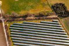 光伏模块太阳能农场农业字段空中视图