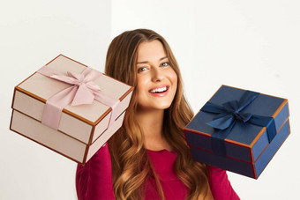 快乐女人持有礼物生日周年纪念日婚礼情人节一天圣诞节奢侈品假期现在美盒子订阅交付