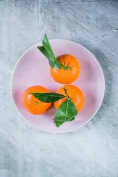 多汁的成熟的橘子新鲜的水果健康的吃风格概念