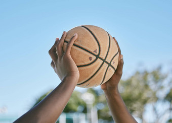 篮球体育运动玩球手球员运动员专业运动员特写镜头游戏匹配法院健康娱乐有趣的太阳
