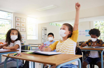 学习教育教室科维德流感大流行<strong>学生</strong>穿脸面具保护传播病毒疾病清洁内部学校<strong>专用</strong>的聪明的孩子们