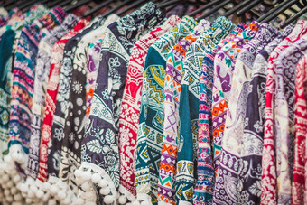 衣服挂架跳蚤市场纪念品商店泰国