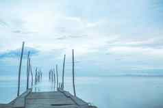 人行桥海海滩旅程平静激素木码头码头仍然是蓝色的海洋