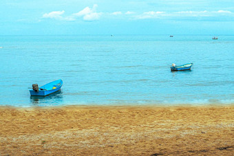 小钓鱼船浮动蓝色的海蓝色的天空泰国钓鱼船渔夫船船山 姆ROI哎呀贝希巴蜀府基里汗泰国蓝色的天空云蓝色的海