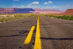 高速公路路高速公路沙漠景观阳光明媚的一天亚利桑那州美国