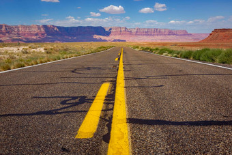 <strong>高速</strong>公路路<strong>高速</strong>公路沙漠景观阳光明媚的一天亚利桑那州美国