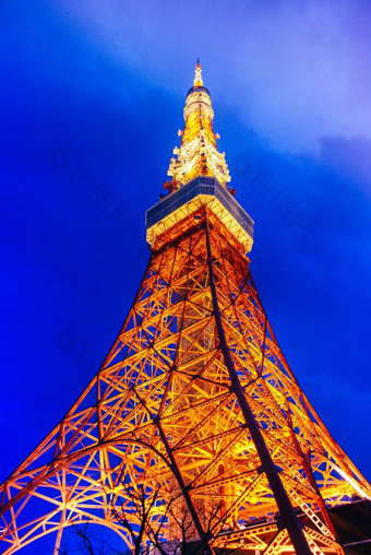 晚上视图东京塔点燃