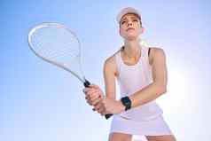 专业网球球员适合运动员活跃的女人玩体育运动匹配游戏球拍在户外有竞争力的确定女准备好了服务打击玩