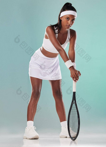 网球球员健康的运动女准备好了培训有氧运动体育锻炼玩匹配游戏健身运动员女人的态度内部工作室球拍