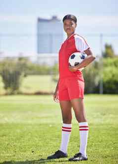 强大的自信足球足球女球员球实践培训体育场肖像确定有竞争力的女人体育运动工具包准备好了游戏匹配开始