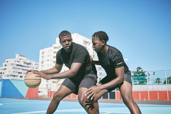 篮球健身活跃的体育游戏玩年轻的非洲但户外法院锻炼培训锻炼健康的的家伙朋友玩有趣的友好的运动体育运动夏天