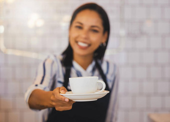 小业务老板咖啡师经理女服务员咖啡商店咖啡馆零售商店友好的微笑客户服务餐厅收银员手杯咖啡茶表示观点消费者