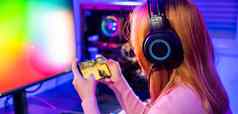 亚洲女人生活流玩视频游戏智能手机首页霓虹灯灯生活房间