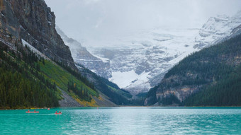 湖刘易斯班夫国家公园湖加拿大岩石山