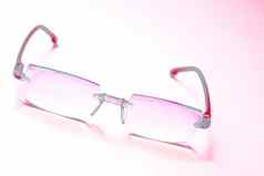 霓虹灯粉红色的红色的眼镜改善愿景迪斯科孤立的