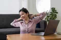 业务女人工作办公室延伸放松工作休息时间首页