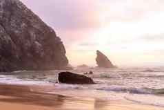 海洋野生海滩狂风暴雨的天气沙滩上地址桑迪海滩风景如画的景观背景辛特拉管理葡萄牙