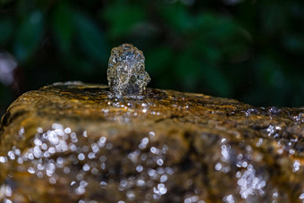 水固化运动泡沫水石头