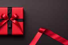 渲染红色的颜色礼物盒子黑色的丝带孤立的黑色的背景圣诞节装饰前视图设计
