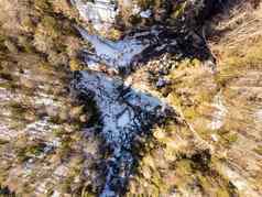 空中视图pericnik耳光pericnik瀑布冬天时间特里格拉夫国家公园斯洛文尼亚上较低的瀑布级联岩石悬崖可获得的风景如画的走小道