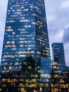 窗户摩天大楼金融城市中心欧洲
