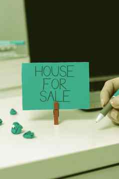 概念上的标题房子出售业务概述真正的房地产财产购买机会团队站讨论的想法